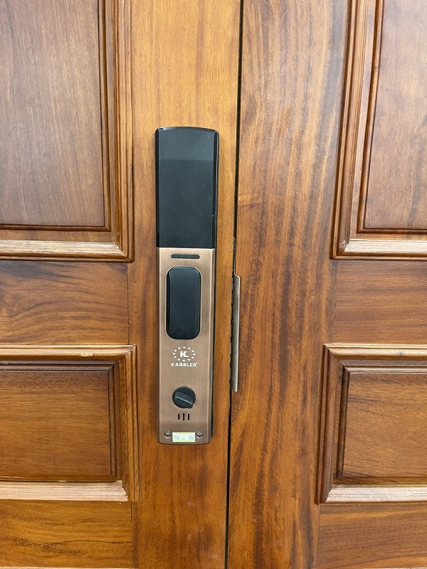 Hình ảnh thực tế lắp đặt khóa Kassler KL-828