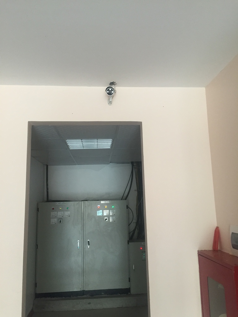 camera giam cau thang may trong benh vien