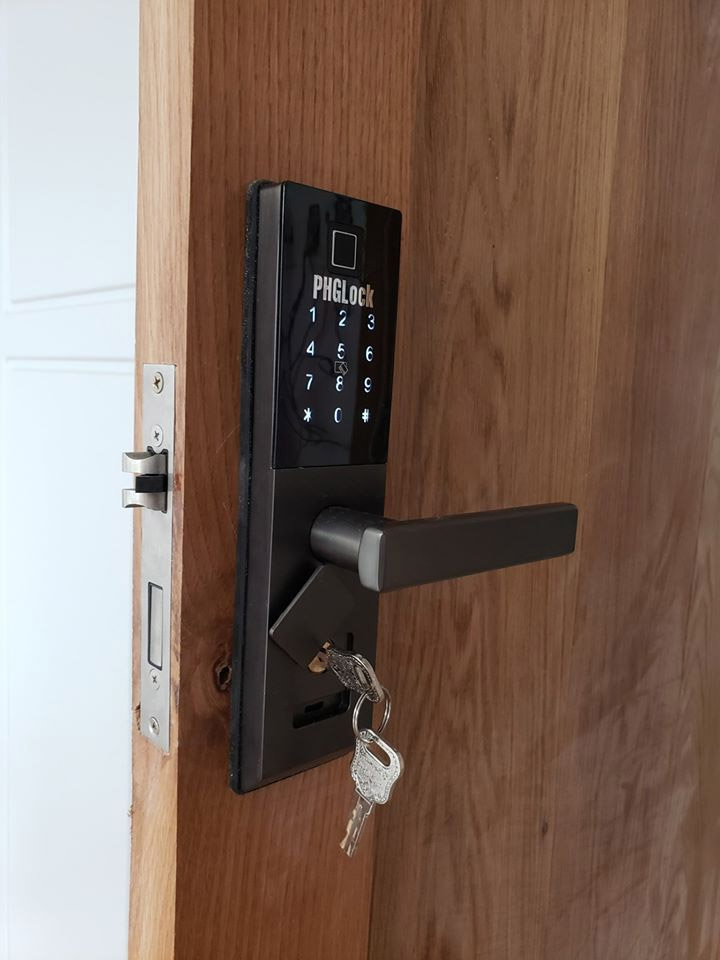 Lắp đặt Khoá cửa điện tử PHGLock FP6021 uy tín giá rẻ