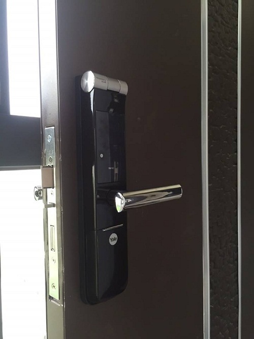 Lắp khóa cửa điện tử Yale YMF 40 APAC tại Đống Đa Hà Nội