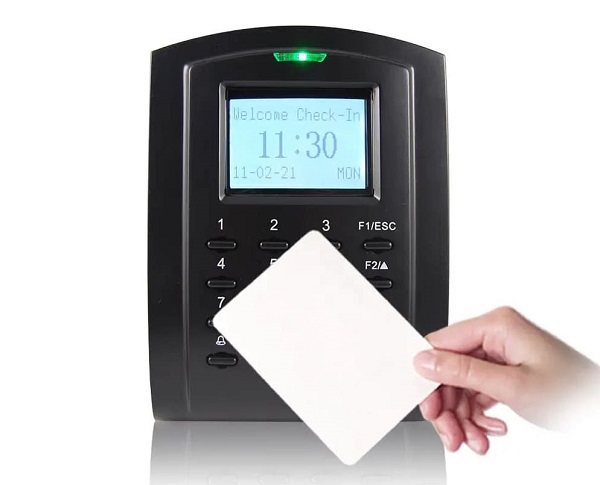 Máy chấm công chạy sai giờ