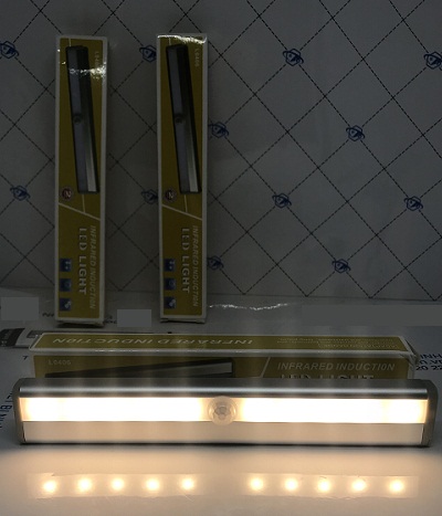 Đèn tủ quần áo cảm ứng chuyển động và ánh sáng L0406