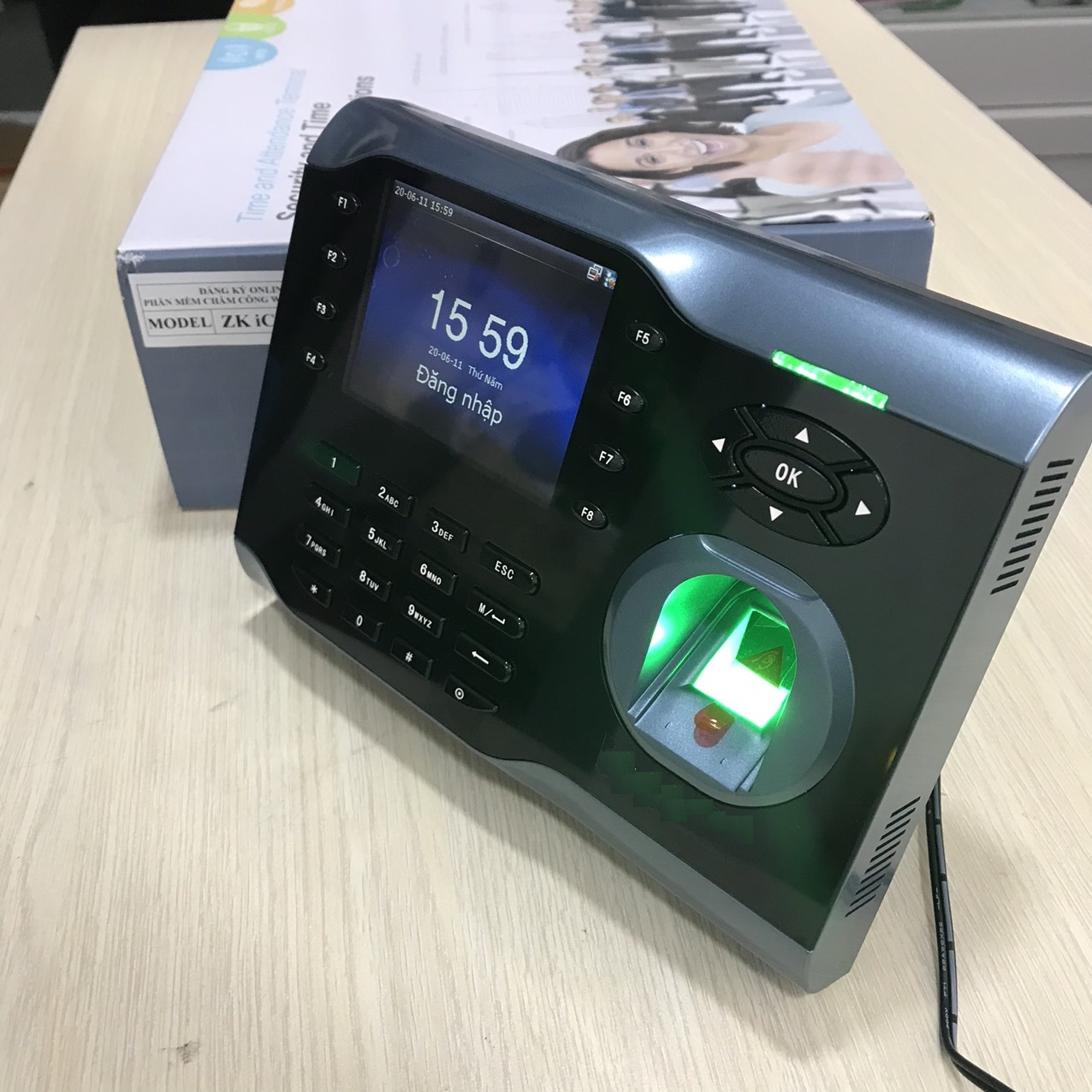 Máy chấm công vân tay và thẻ Ronald Jack 9900C - Phân phối tại An Ninh 365