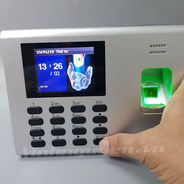 lắp đặt Máy chấm công vân tay Ronald jack DG-600BID