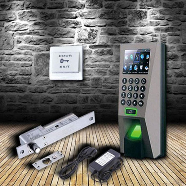 lắp đặt Máy chấm công Ronald jack F18