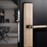 Top 10 Khóa Cửa Điện Tử Cho Cửa Gỗ Tốt Nhất: Tính Năng, Giá Cả Khóa Cửa Điện Tử Bosch ID450
