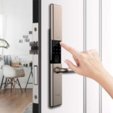 Khóa cửa gỗ điện tử: Lựa chọn an toàn và tiện lợi cho gia đình Khóa cửa điện tử Bosch ID80 GOLD APP sử dụng chất liệu kim loại siêu bền